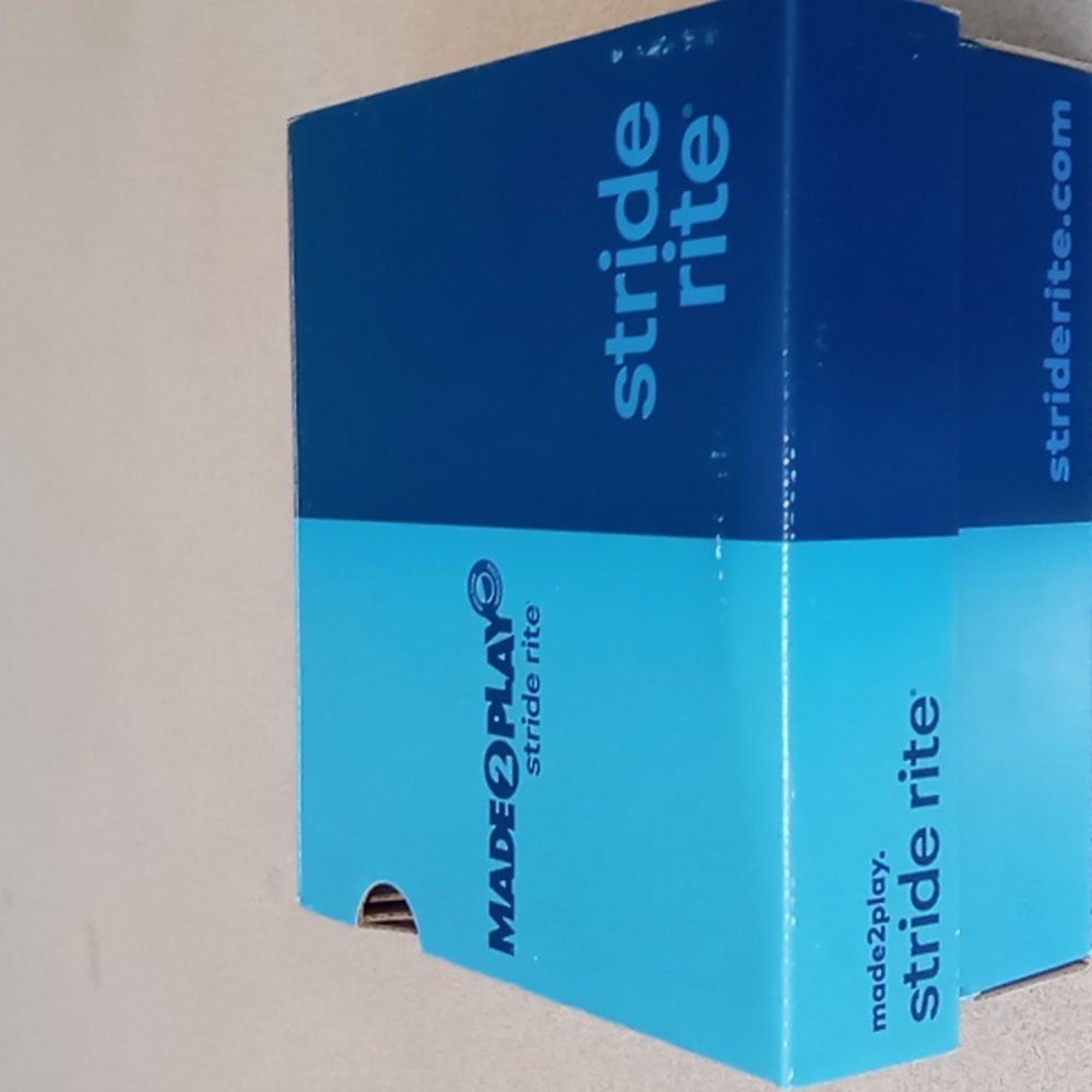 Stride Rite Made to Play olive sneakers size 4M new in box - Picture 4 of 5